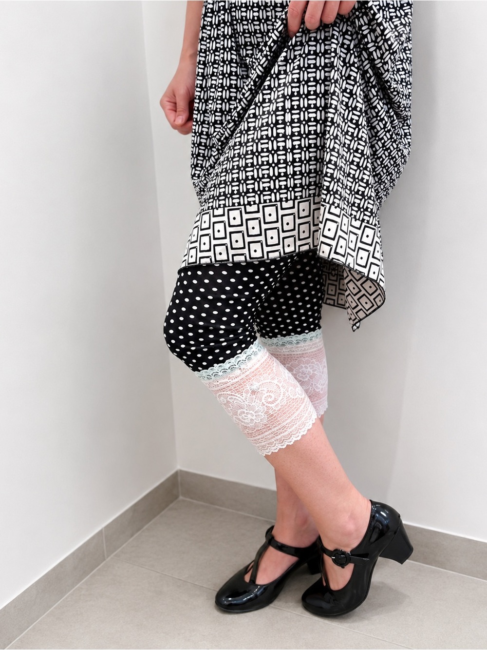 Maggy London Floral Geometric Blouson Dress Size 12 Black Waist Tie Lined - Picture 2 of 11